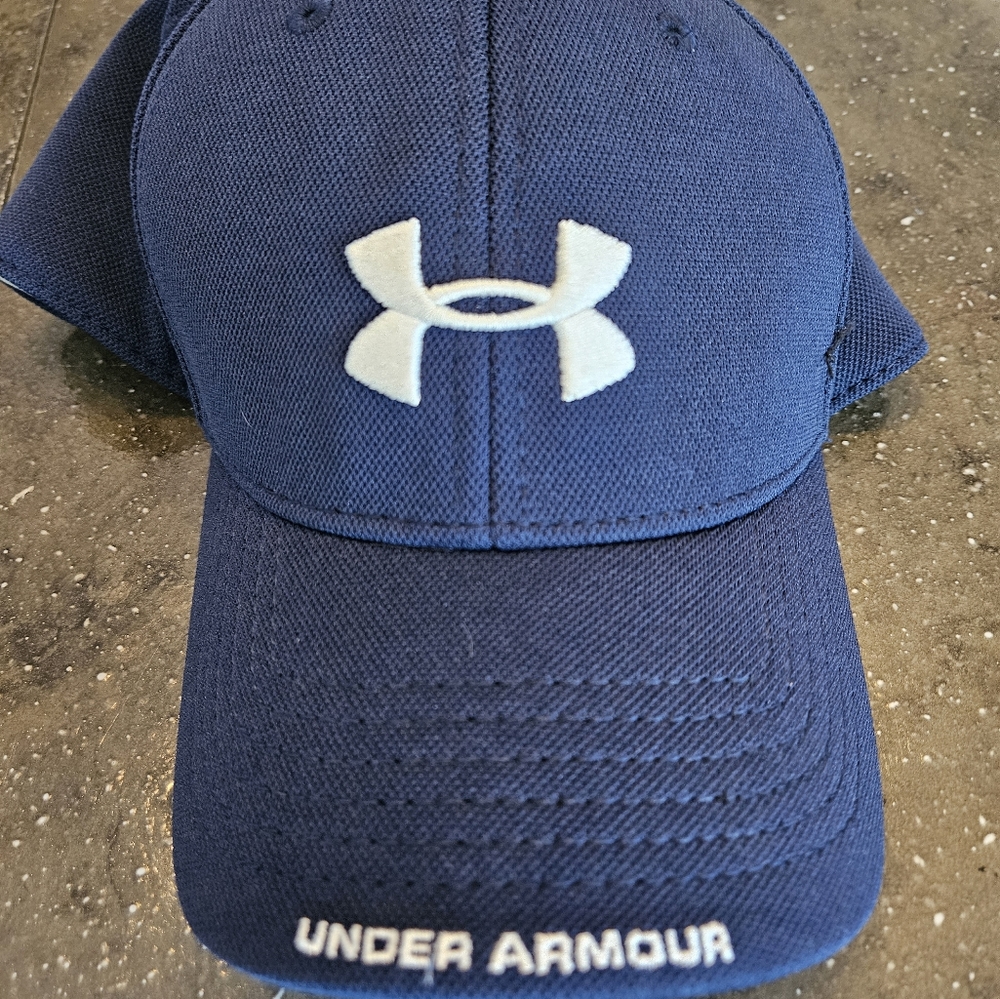 Under Armour fitted cap, large